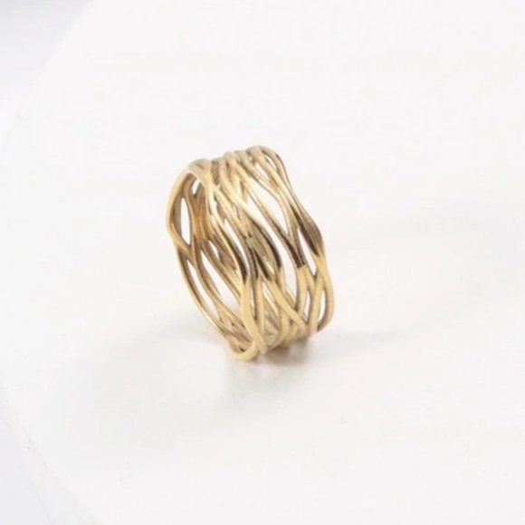 Gold color delicate statement ring - Picture 3 of 4